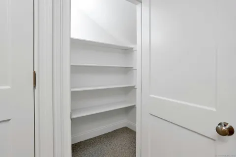 $2,600 | 162 Danbury Road, Unit 2, Ridgefield, CT 06877