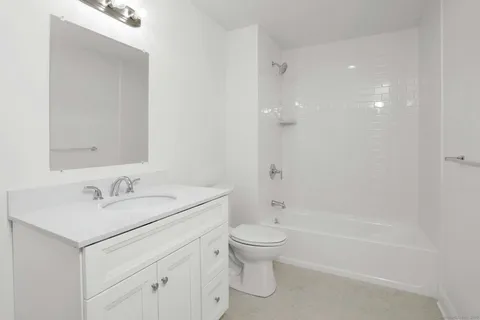 $2,600 | 162 Danbury Road, Unit 2, Ridgefield, CT 06877