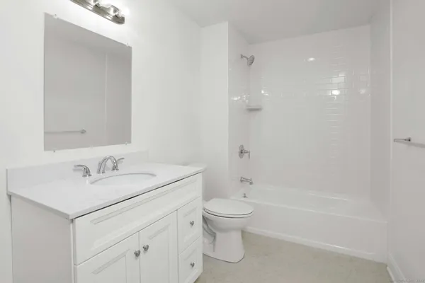 $2,600 | 162 Danbury Road, Unit 2, Ridgefield, CT 06877