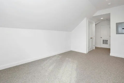 $2,600 | 162 Danbury Road, Unit 2, Ridgefield, CT 06877