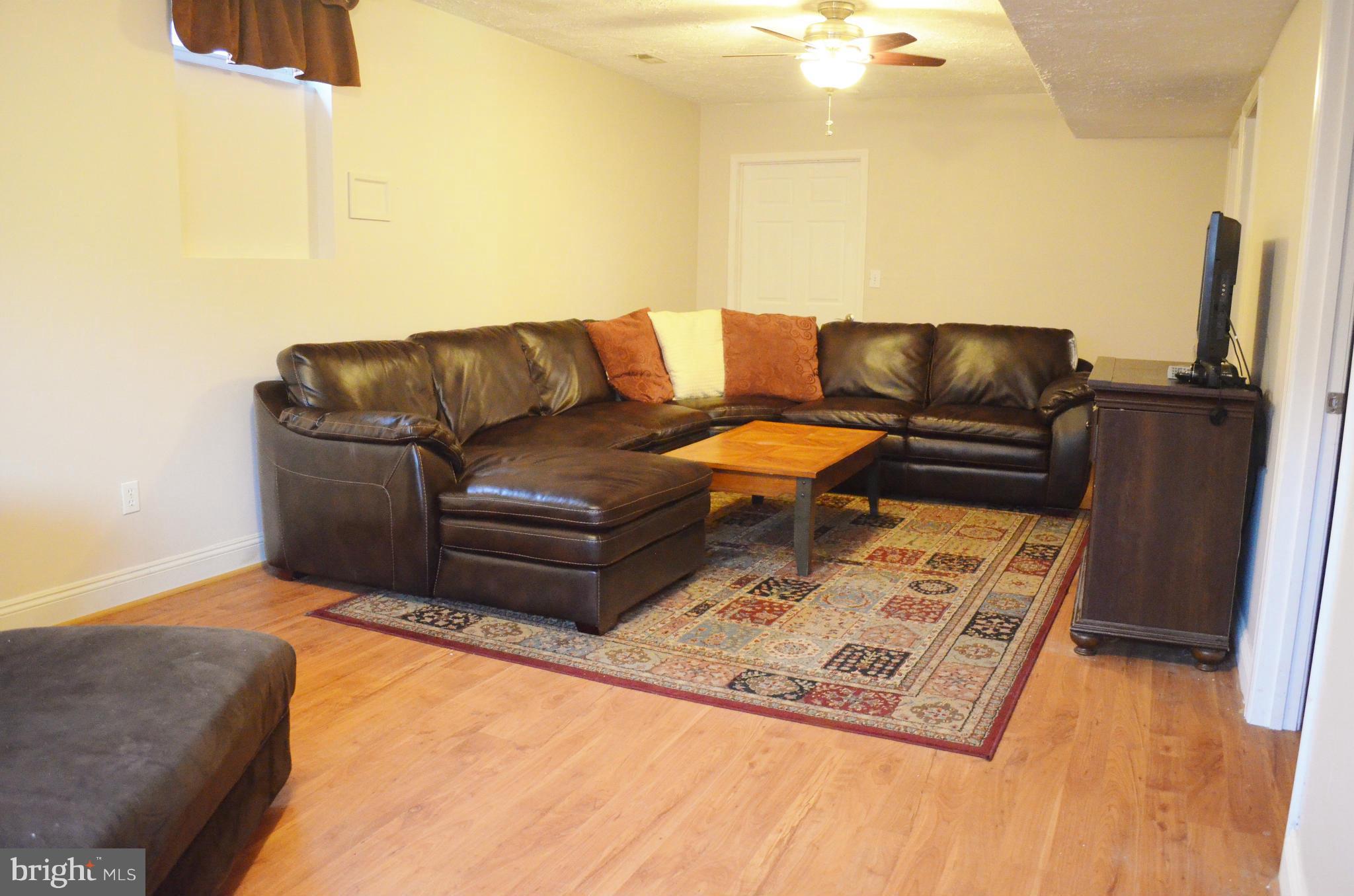 7744 Sauerbacker Road Pasadena, MD 21122 - Photo 22 of 29 Family Room