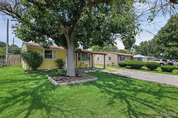 $50,000 | 221 St John Drive, Cahokia, IL 62206