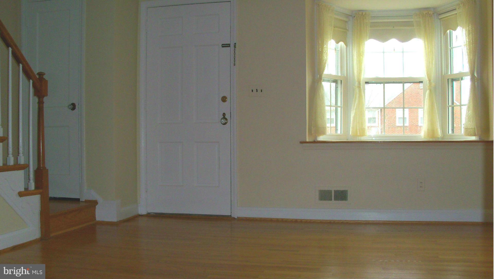 1664 Thetford Road Baltimore, MD 21286 - Photo 2 of 29 Living Room