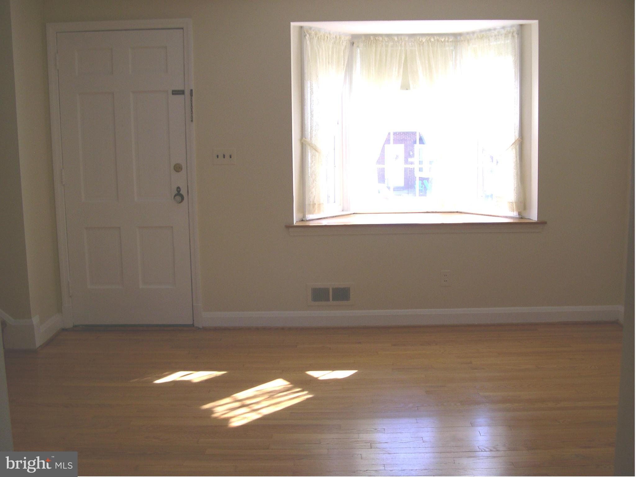 1664 Thetford Road Baltimore, MD 21286 - Photo 3 of 29 Living Room