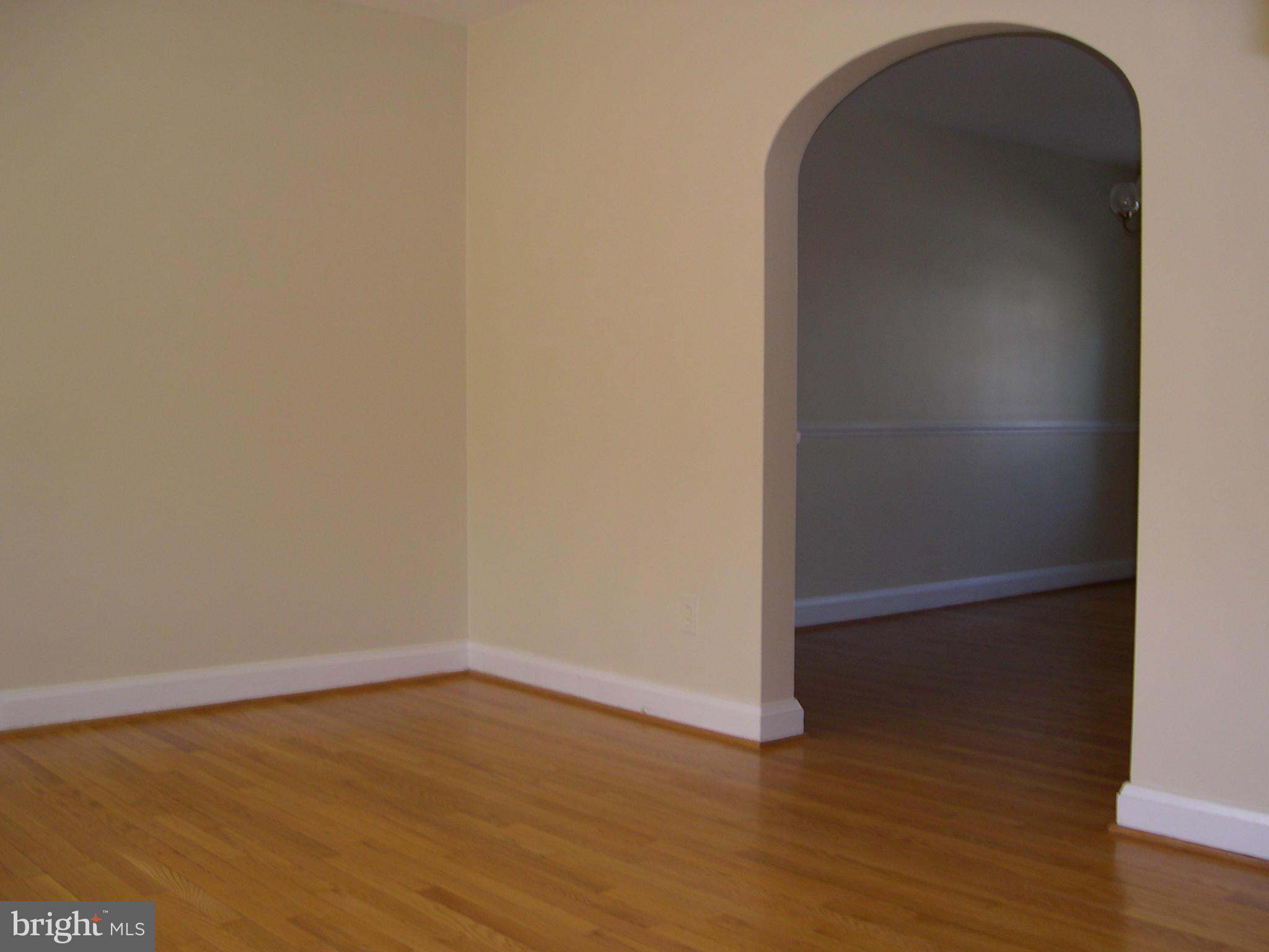 1664 Thetford Road Baltimore, MD 21286 - Photo 4 of 29 Living Room