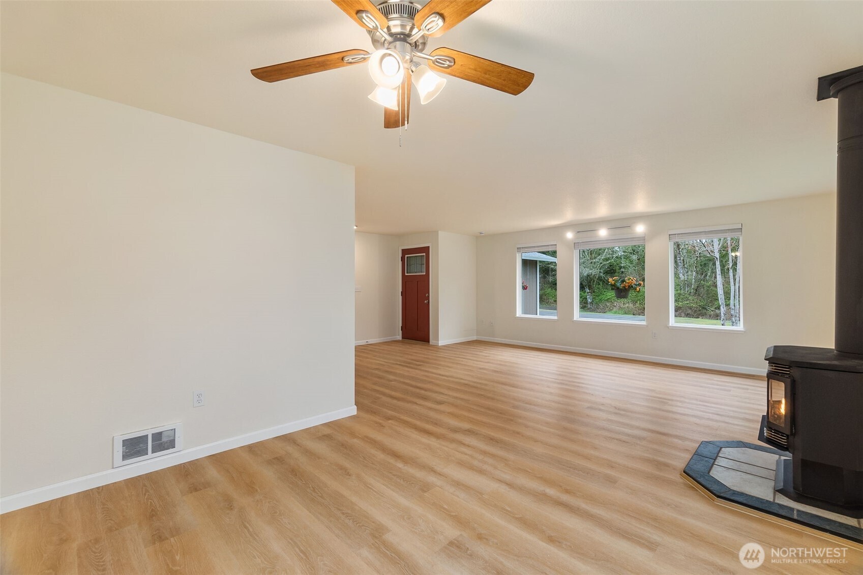 4435 Polehn Road Southwest Rochester, WA 98579 - Photo 7 of 31