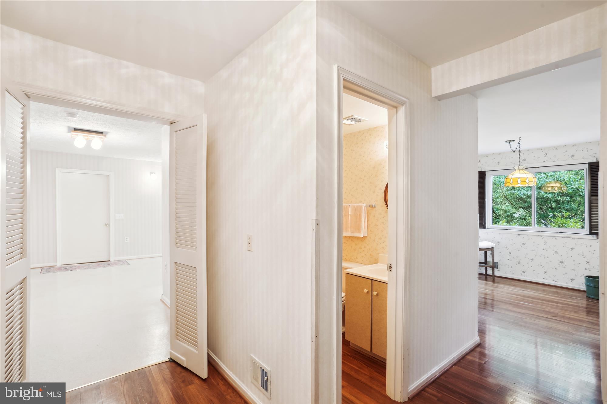 6609 Garrett Road Derwood, MD 20855 - Photo 13 of 102 Foyer