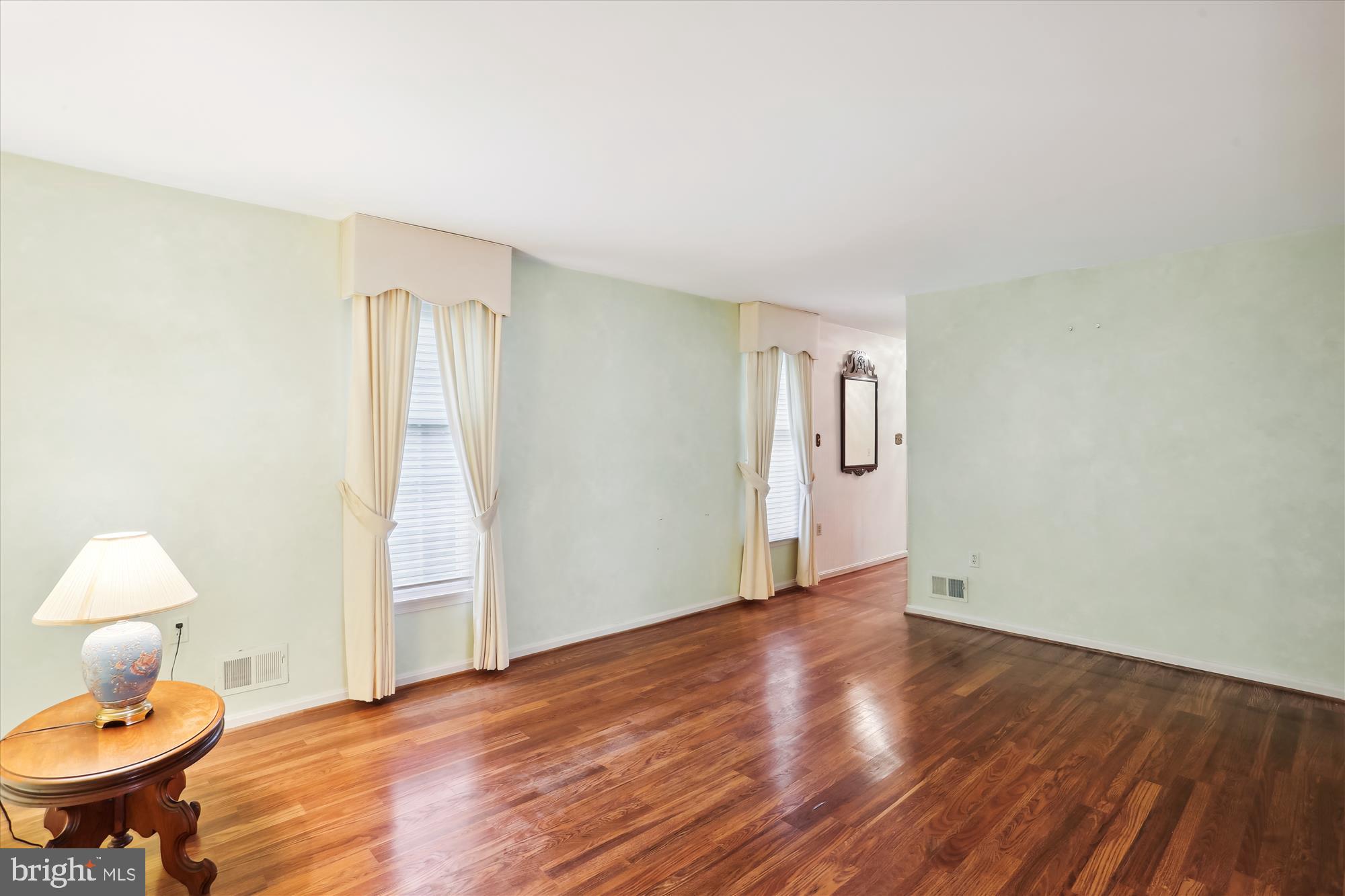 6609 Garrett Road Derwood, MD 20855 - Photo 14 of 102 Living Room