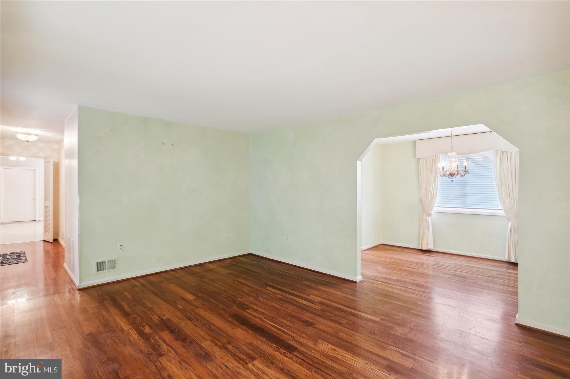6609 Garrett Road Derwood, MD 20855 - Photo 15 of 102 Living Room