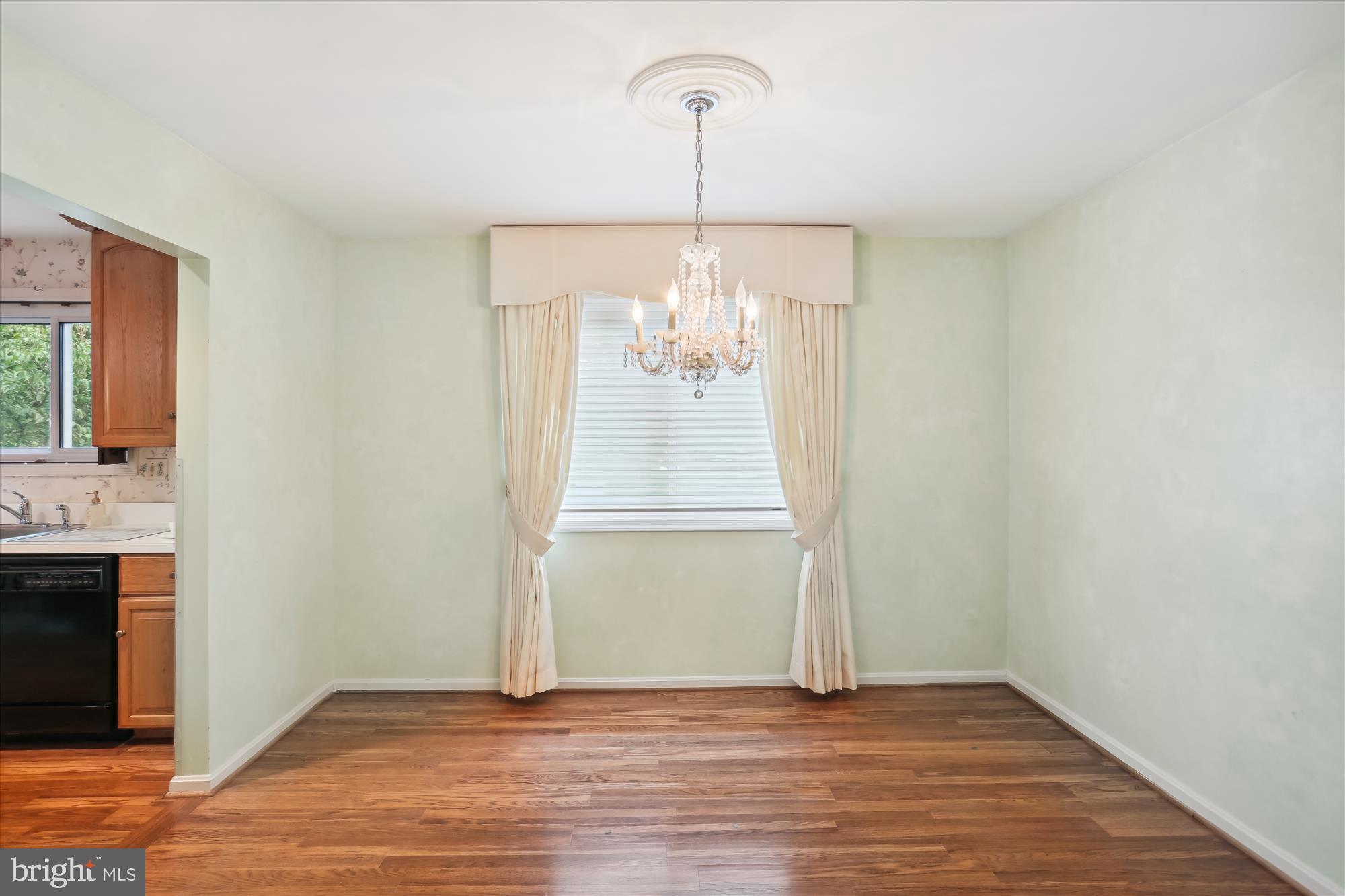6609 Garrett Road Derwood, MD 20855 - Photo 19 of 102 Dining Room