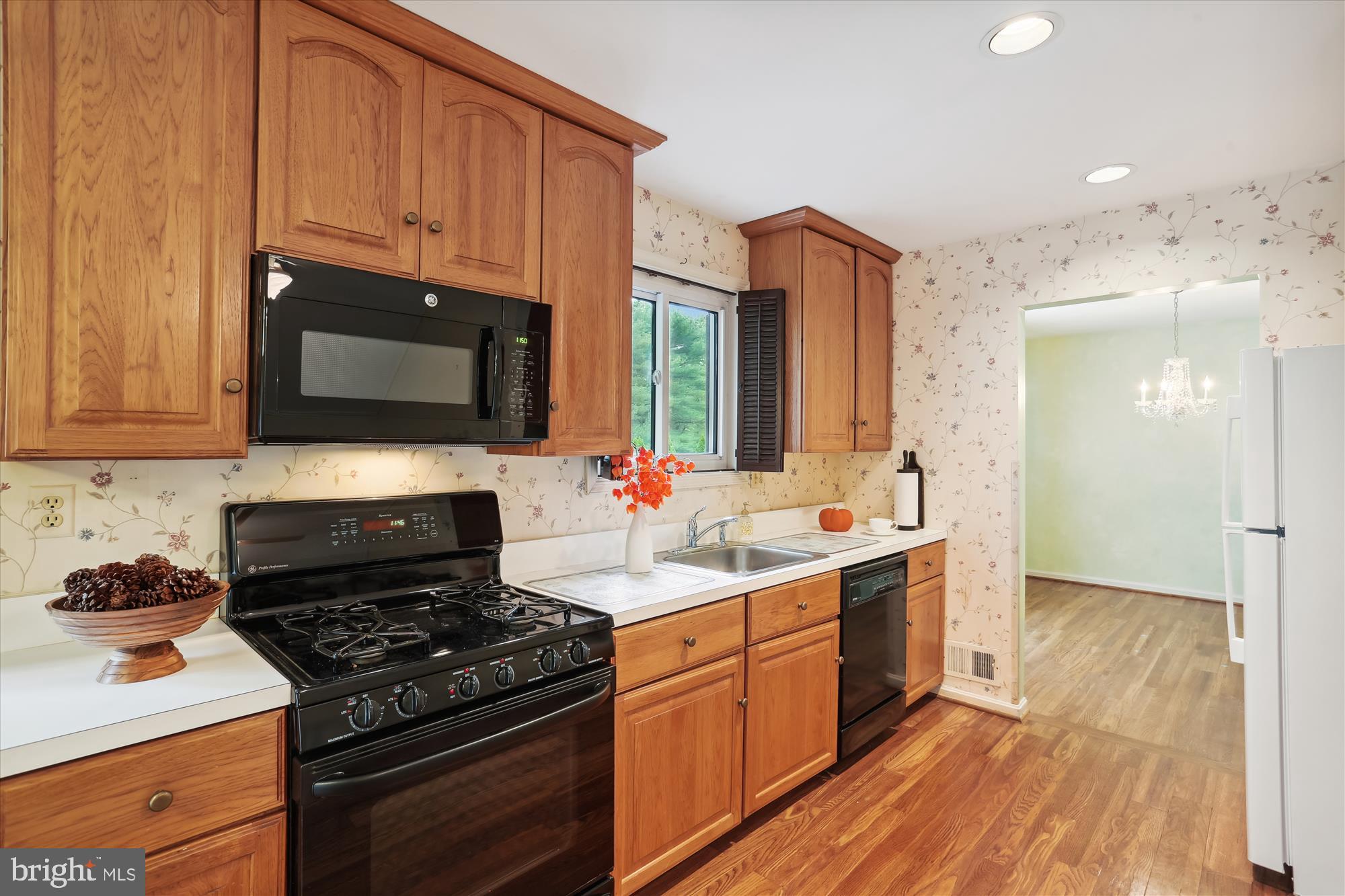 6609 Garrett Road Derwood, MD 20855 - Photo 23 of 102 Kitchen