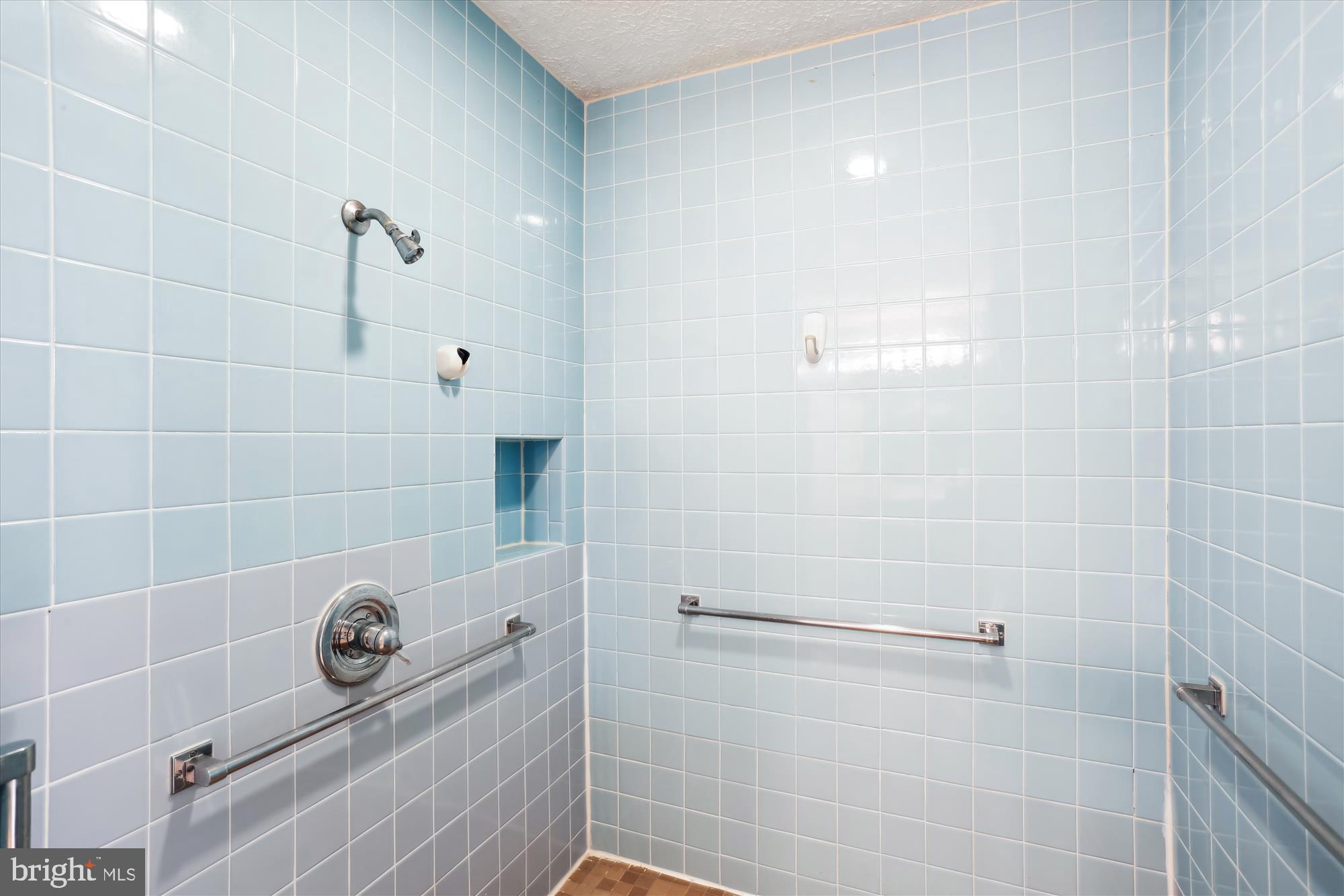 6609 Garrett Road Derwood, MD 20855 - Photo 34 of 102 Shower