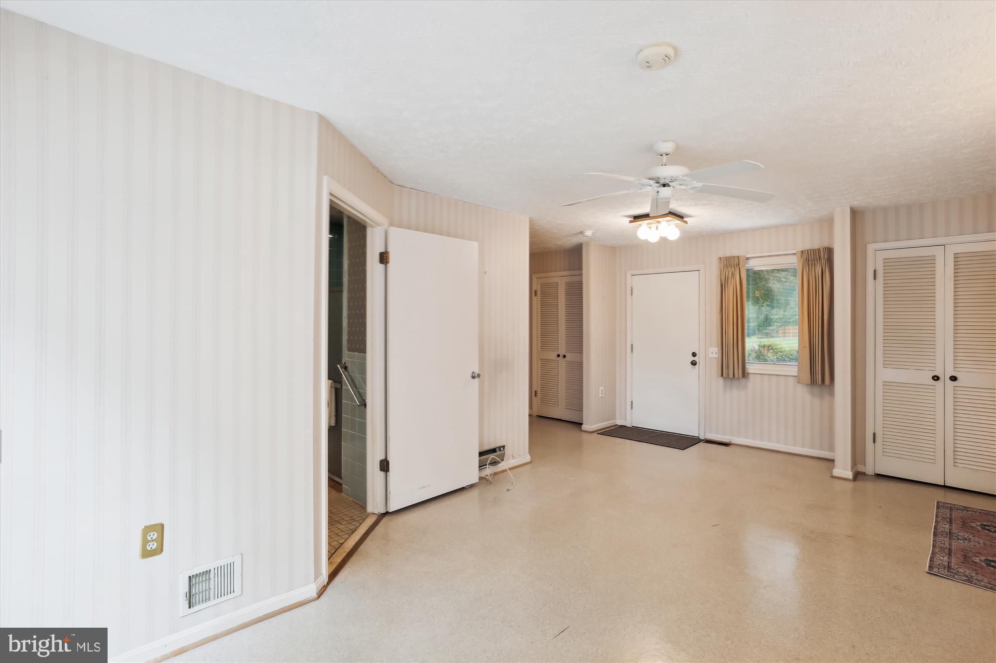 6609 Garrett Road Derwood, MD 20855 - Photo 39 of 102 Bedroom