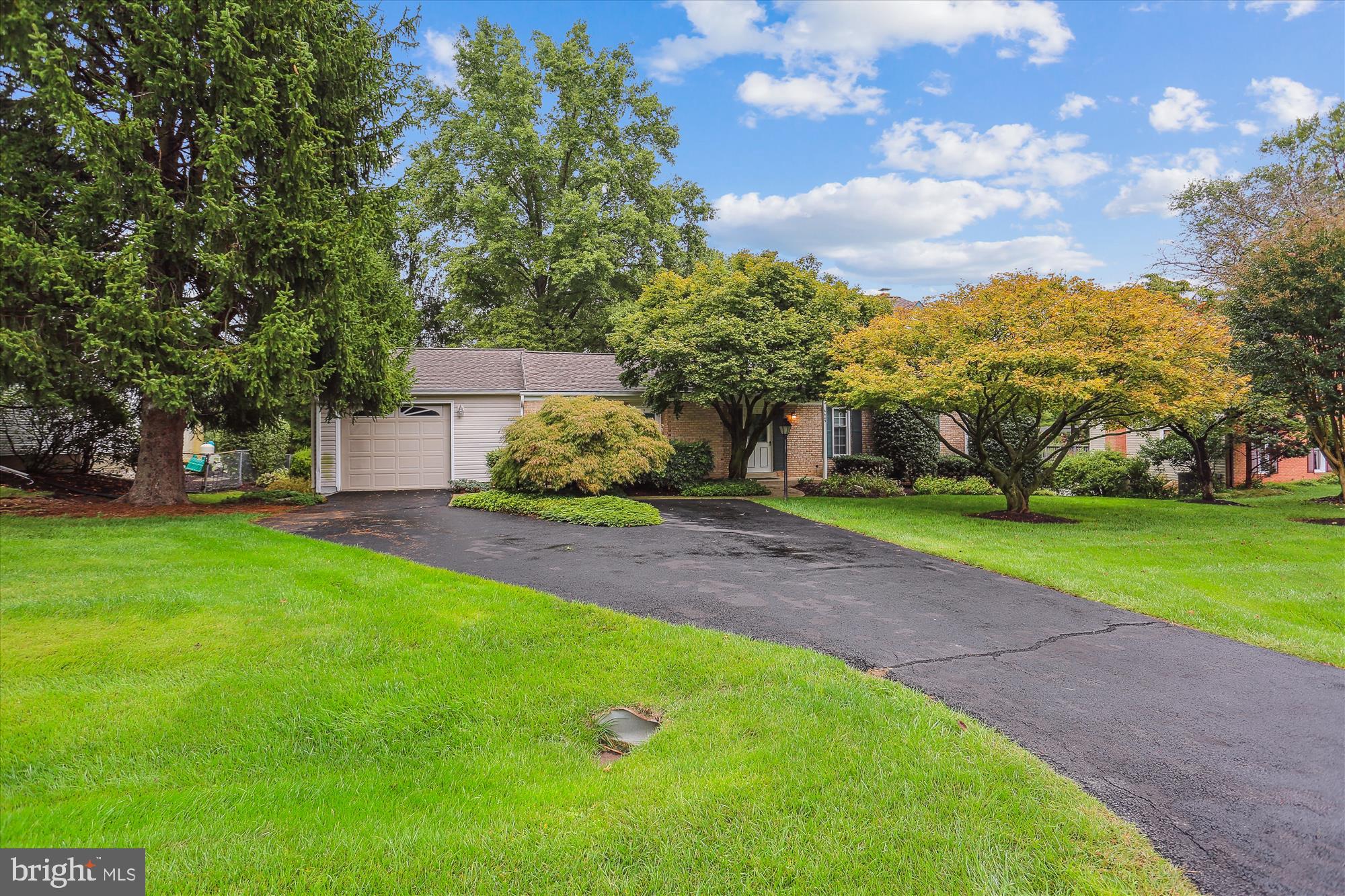 6609 Garrett Road Derwood, MD 20855 - Photo 4 of 102 Driveway