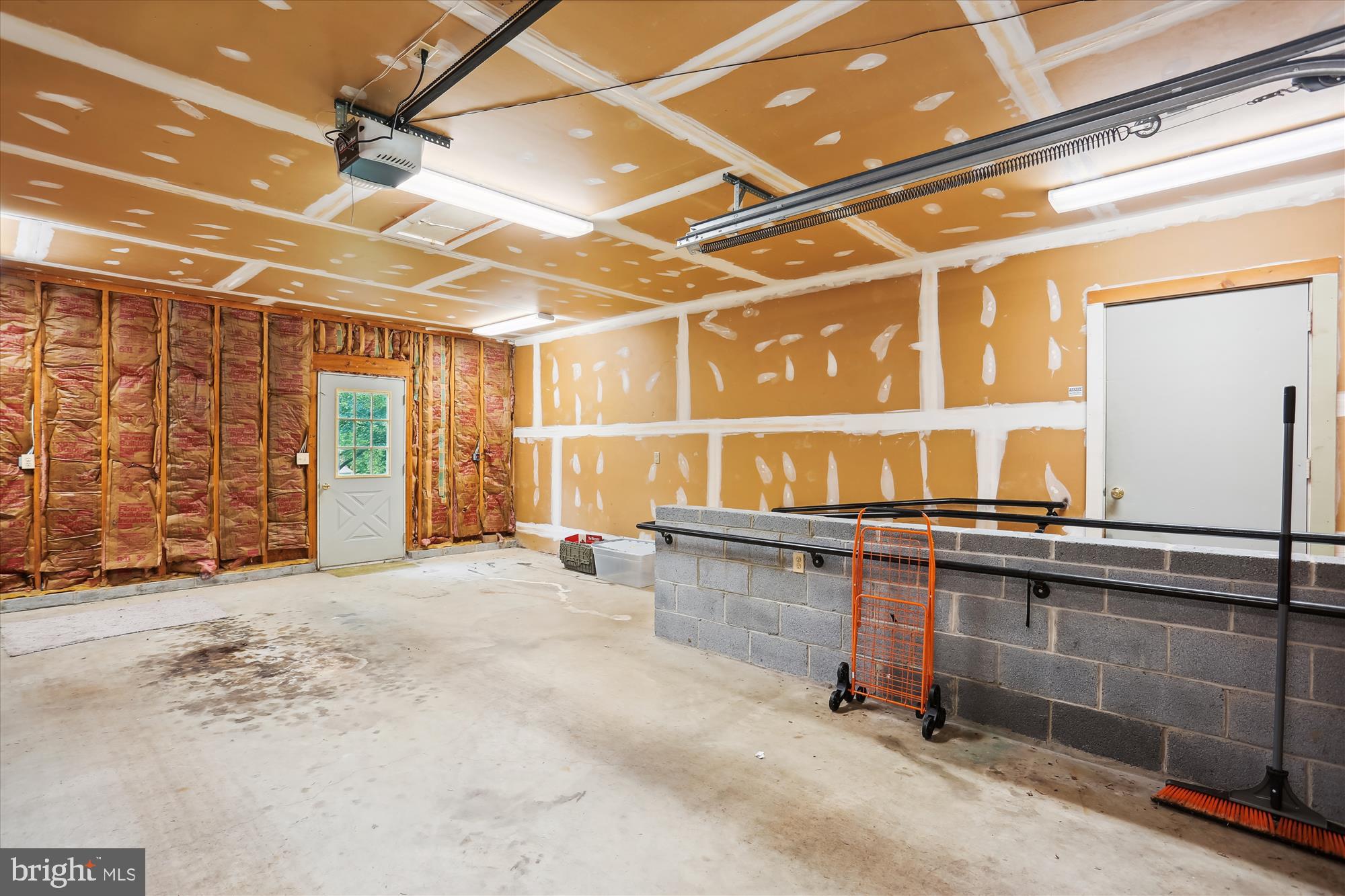 6609 Garrett Road Derwood, MD 20855 - Photo 43 of 102 Garage