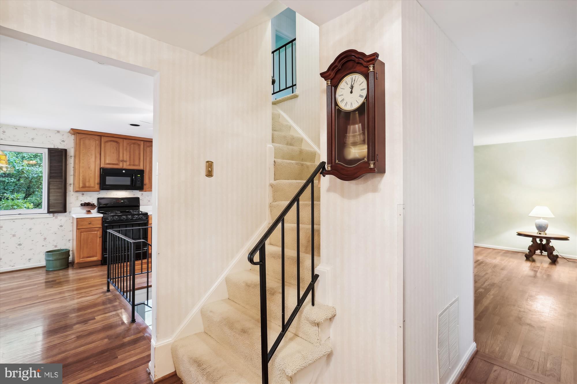 6609 Garrett Road Derwood, MD 20855 - Photo 45 of 102 Stairs