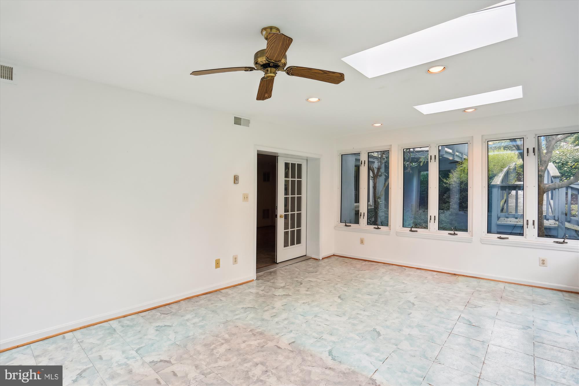 6609 Garrett Road Derwood, MD 20855 - Photo 77 of 102 Sunroom