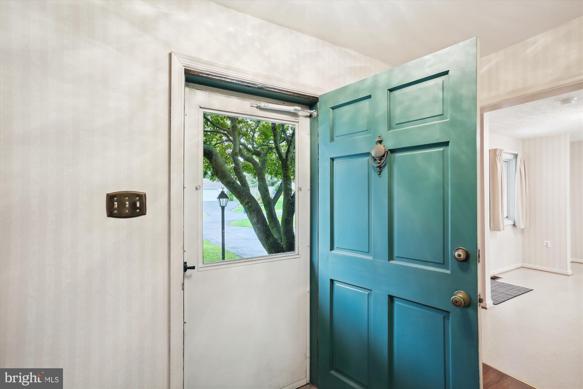 6609 Garrett Road Derwood, MD 20855 - Photo 8 of 102 Entry