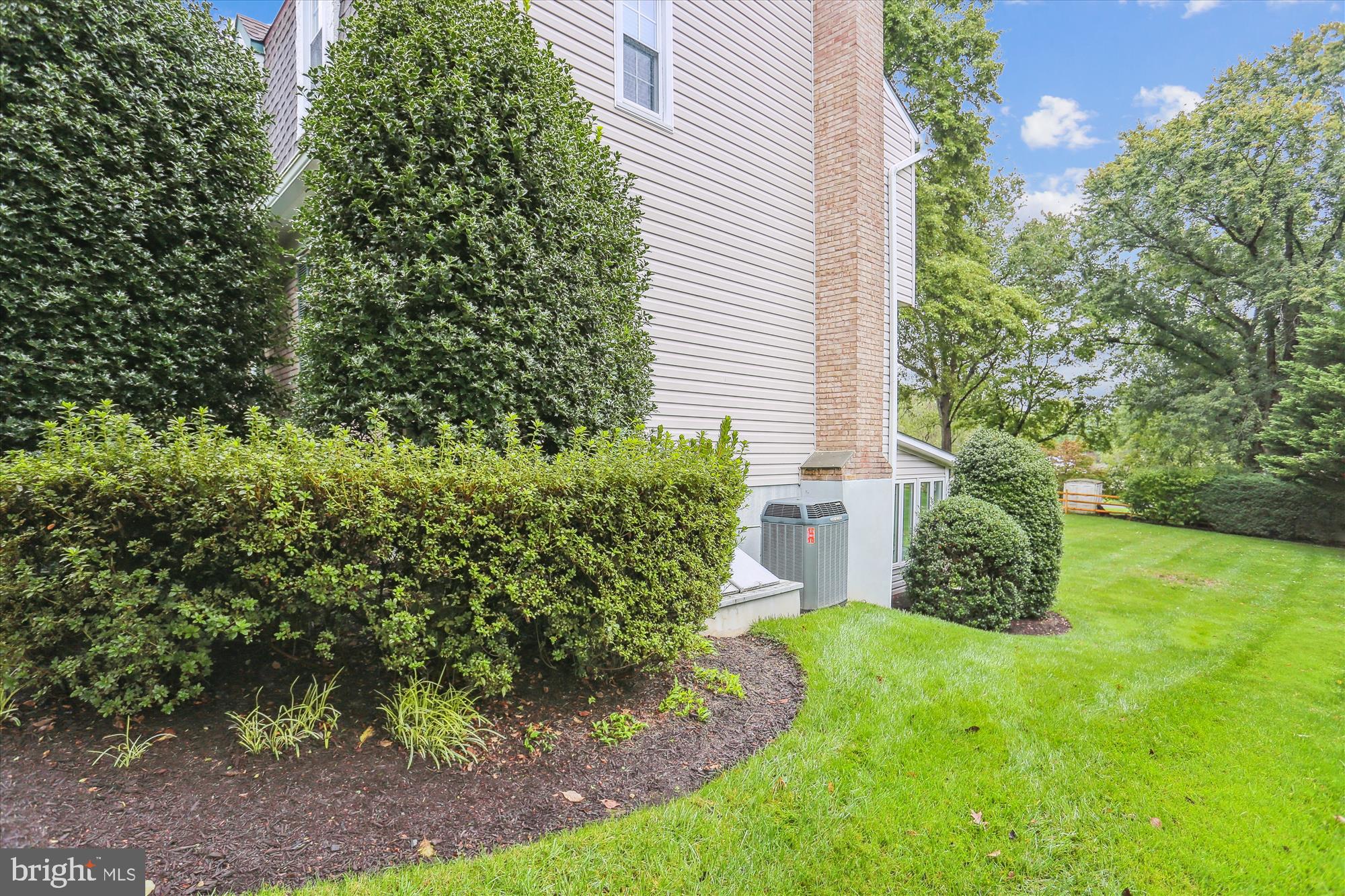 6609 Garrett Road Derwood, MD 20855 - Photo 91 of 102 Side Yard