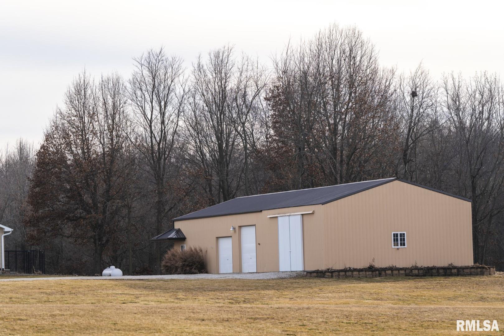 1862 East 2850 North Road Blue Mound, IL 62513 - Photo 3 of 50 Gallery Image 3
