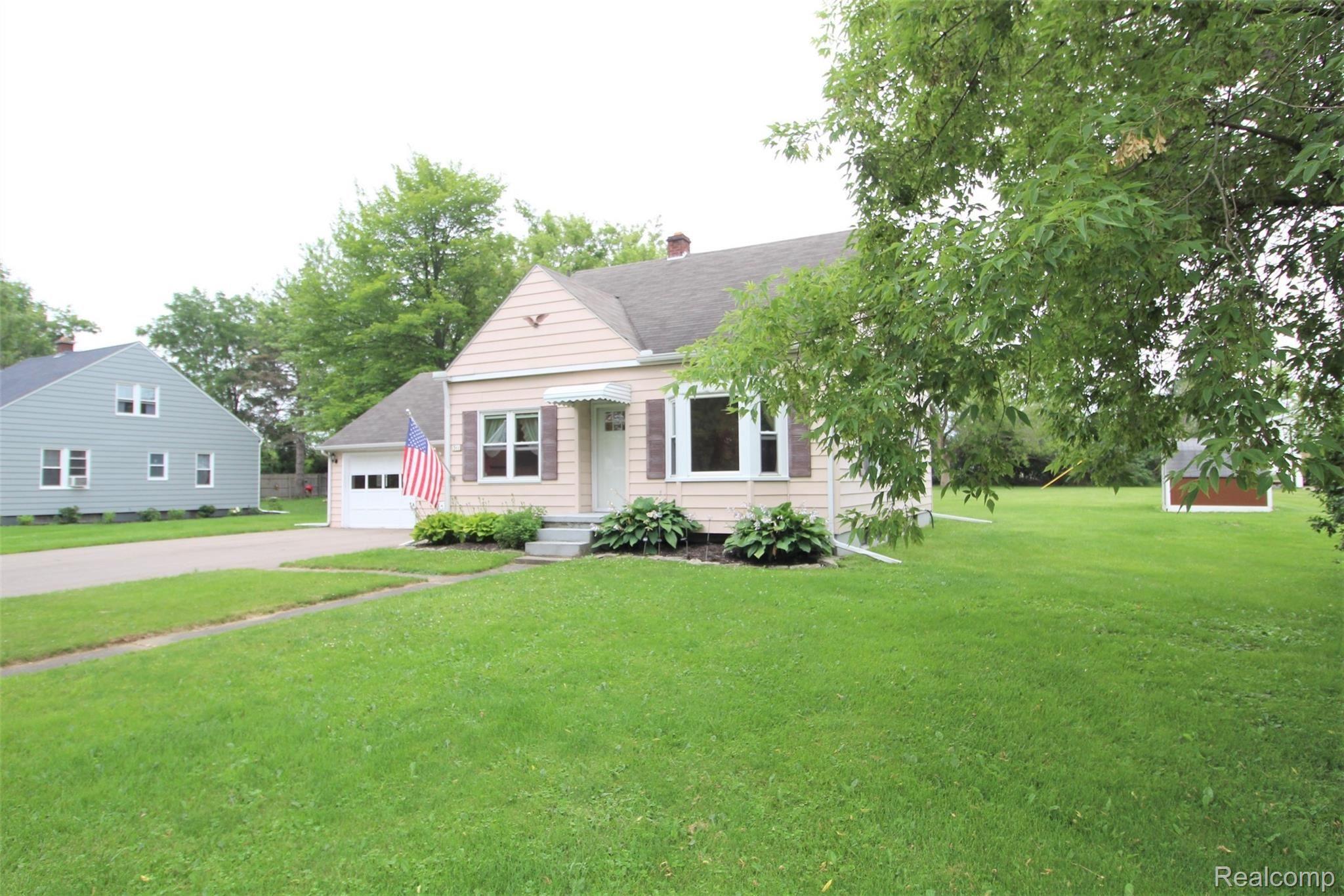 311 Davis Lake Road Lapeer, MI 48446 - Photo 34 of 38 IMG_8550.JPG
