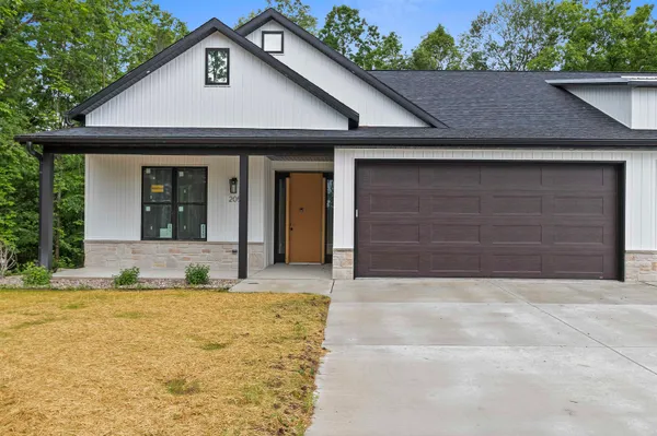 $575,000 | 205 Deer Trail, Unit 20, Green Bay, WI 54311