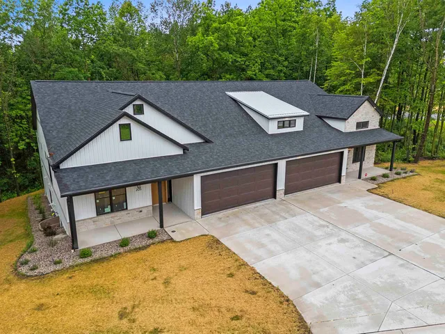 $575,000 | 205 Deer Trail, Unit 20, Green Bay, WI 54311