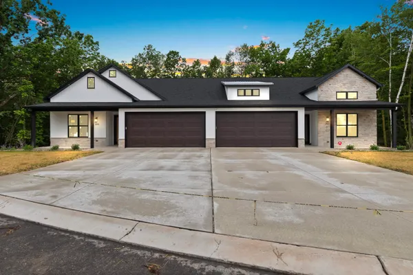 $575,000 | 205 Deer Trail, Unit 20, Green Bay, WI 54311