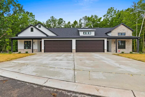 $575,000 | 205 Deer Trail, Unit 20, Green Bay, WI 54311