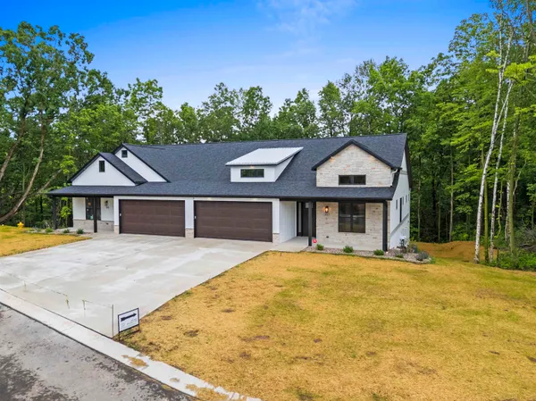 $575,000 | 205 Deer Trail, Unit 20, Green Bay, WI 54311