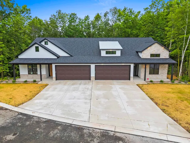 $575,000 | 205 Deer Trail, Unit 20, Green Bay, WI 54311