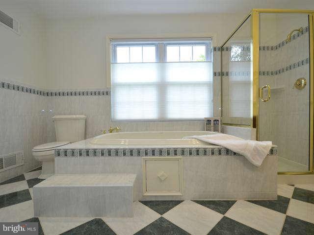 7510 Shadywood Road Bethesda, MD 20817 - Photo 17 of 30 Bath (Master)