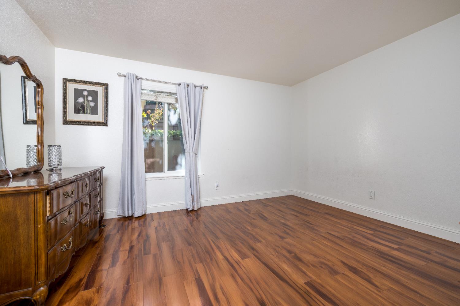 2909 Huntington Boulevard, Unit 133 Fresno, CA 93721 - Photo 10 of 19 a view of a livingroom with wooden floor and a window