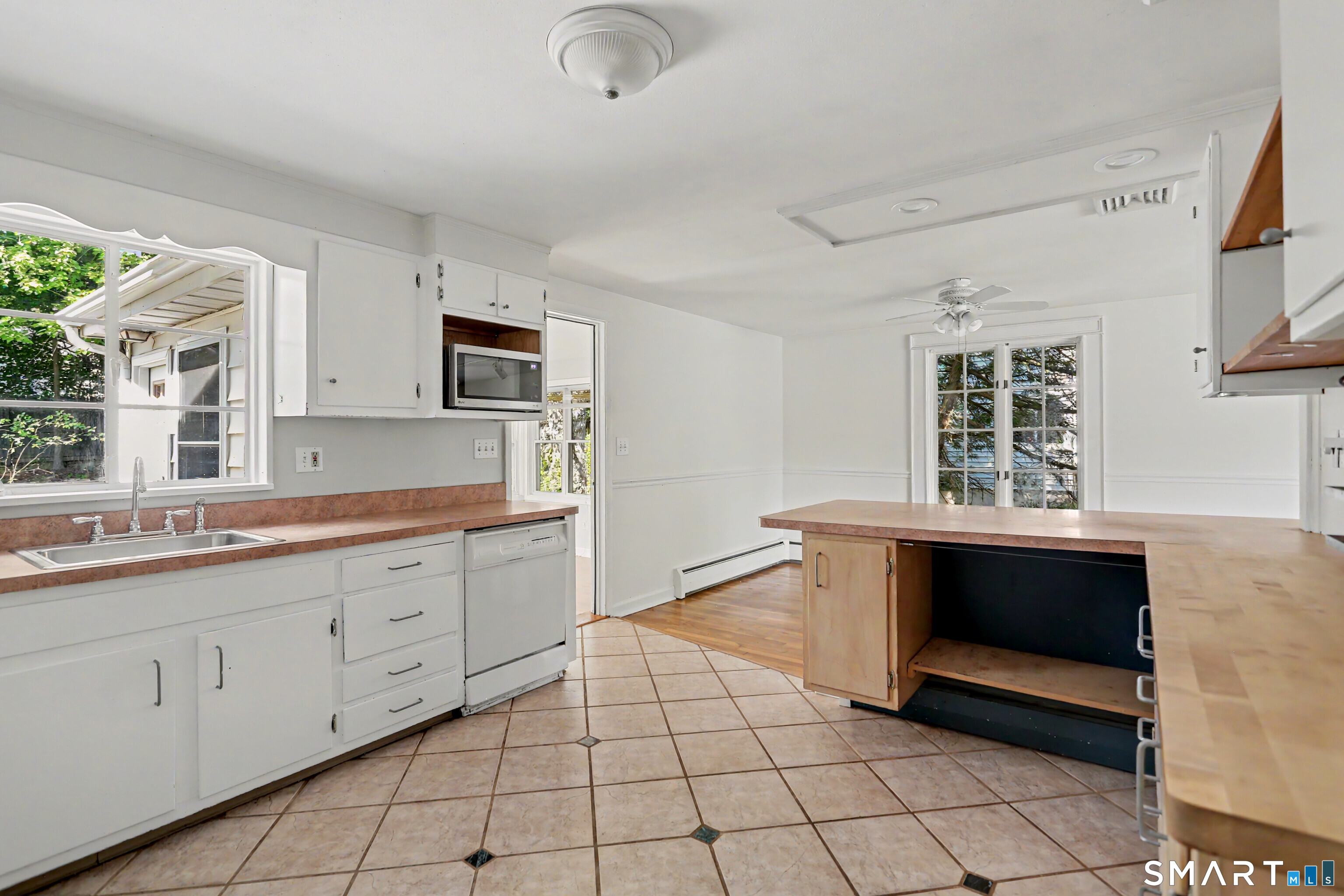 42 Carroll Road Hamden, CT 06517 - Photo 8 of 32