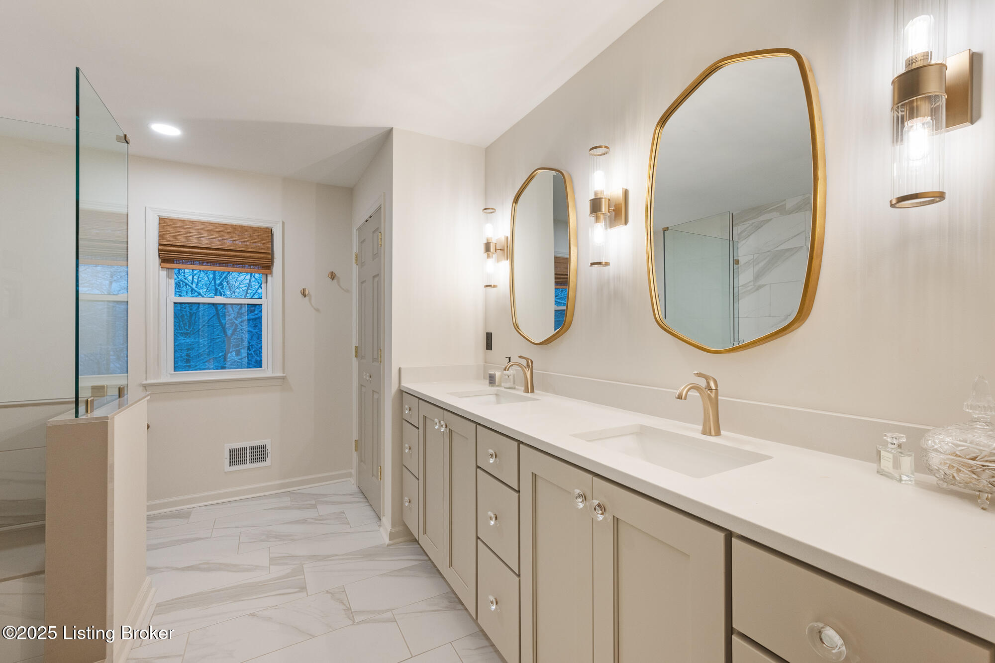 7609 Tallwood Road Prospect, KY 40059 - Photo 23 of 45 Primary bathroom