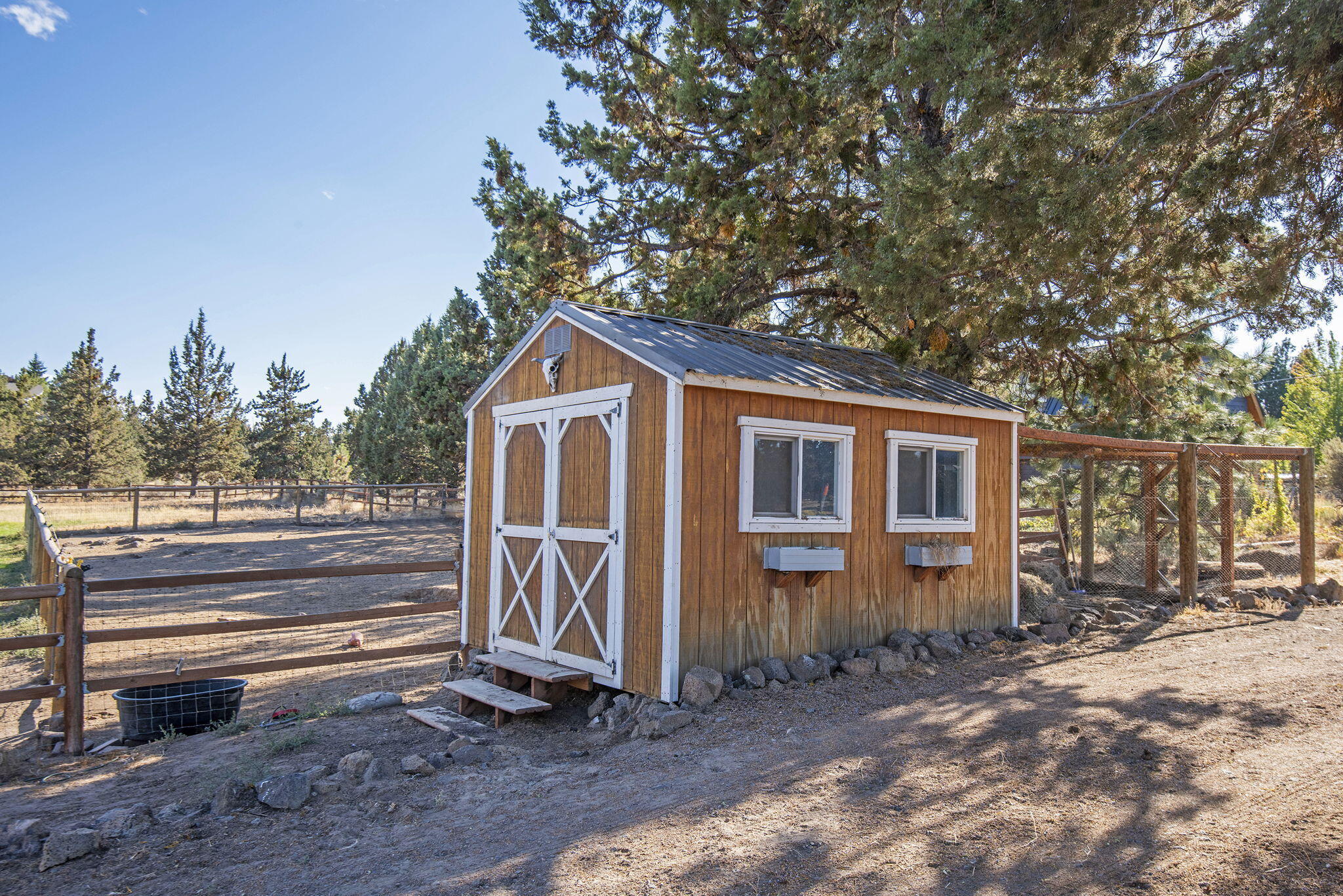 63385 Old Deschutes Road Bend, OR 97701 - Photo 32 of 38 multi functional shed currently being used as a tack room