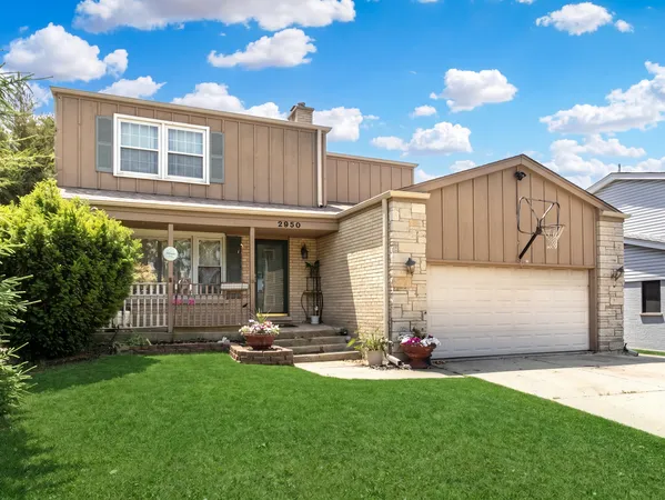 $489,900 | 2950 South Briarwood Drive West, Mount Prospect, IL 60056
