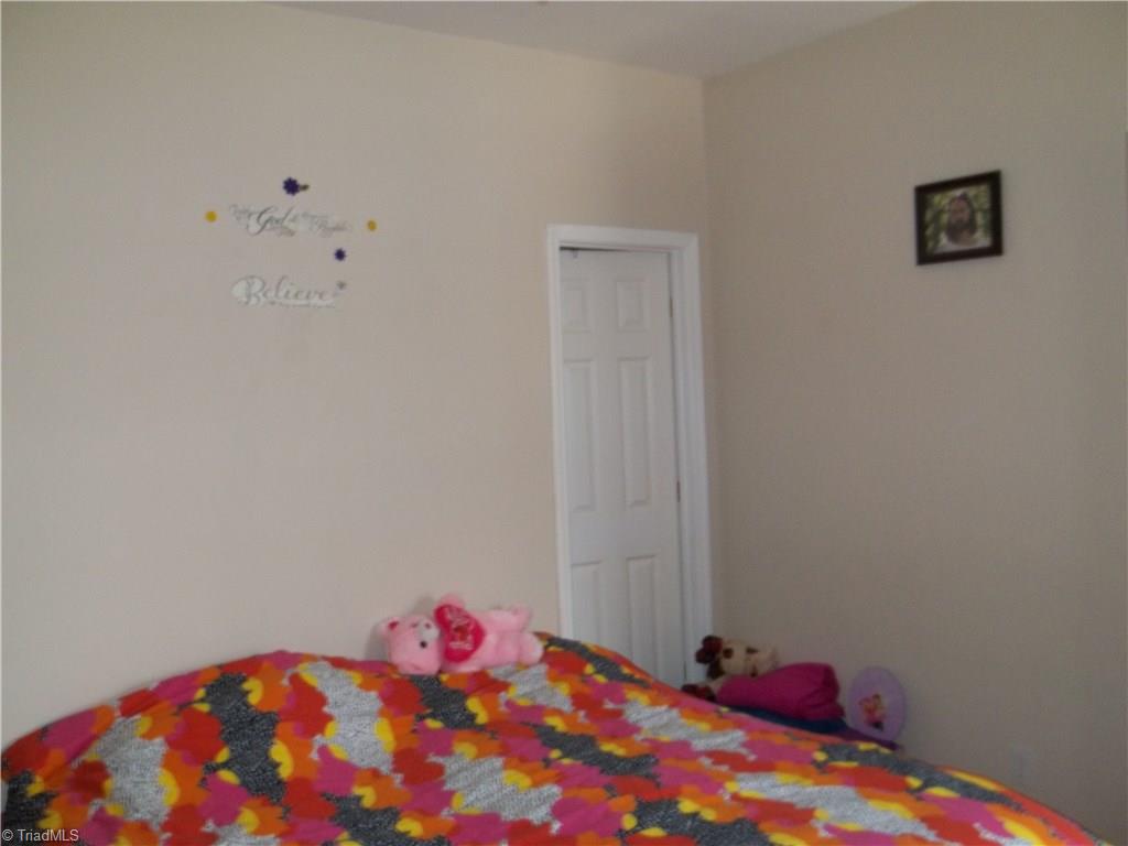 1032 Tesh Court High Point, NC 27265 - Photo 5 of 15 Gallery Image 5