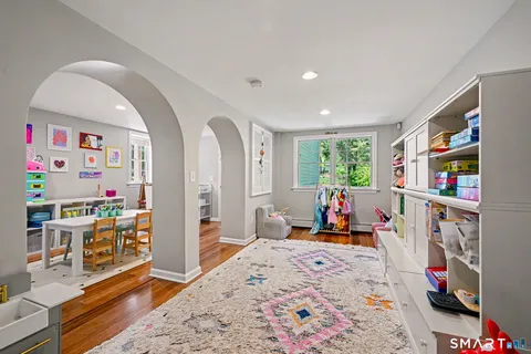 $2,099,000 | 5 Farnham Court, Westport, CT 06880