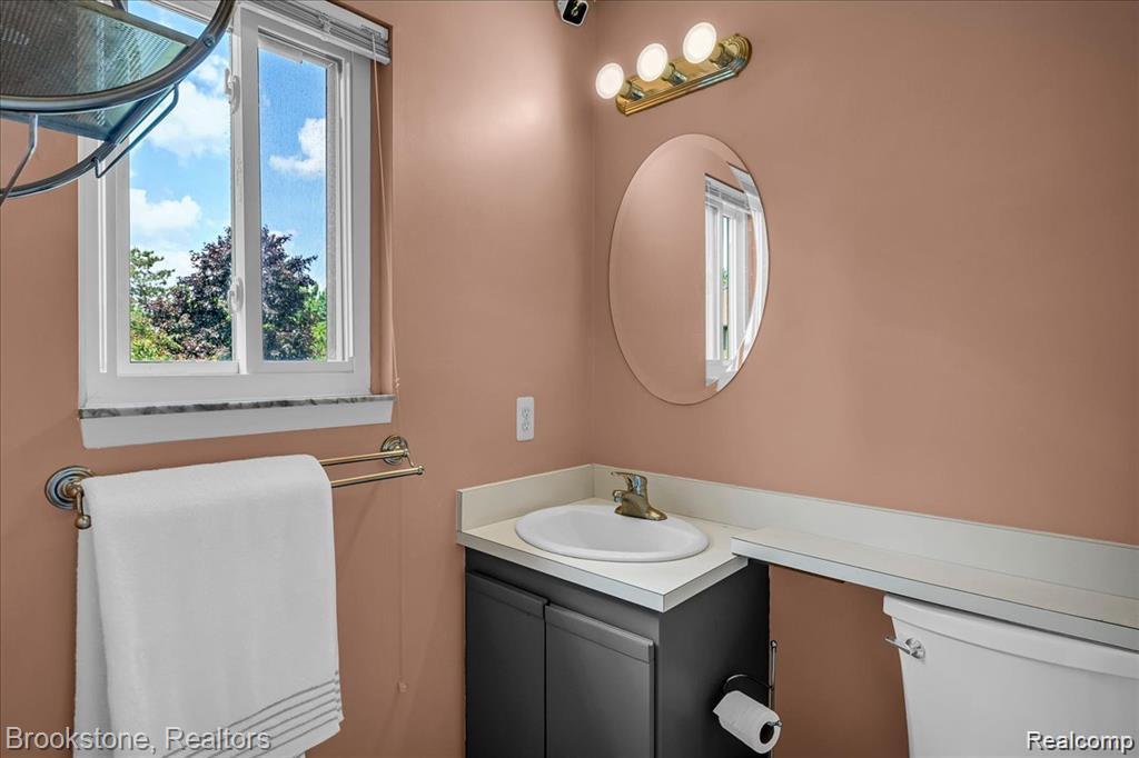 1574 Meadowside Drive Rochester Hills, MI 48307 - Photo 10 of 13