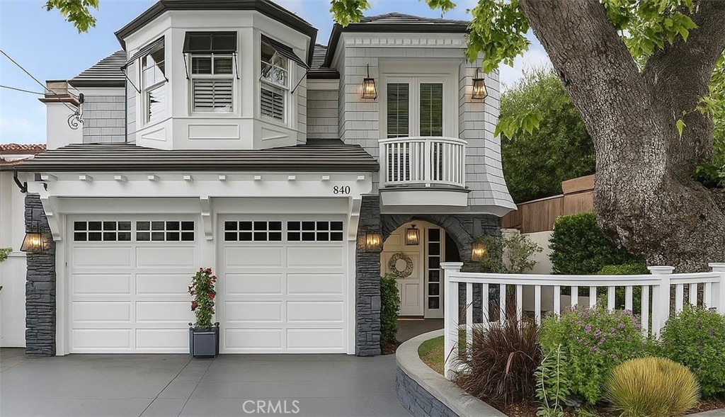 a view of a house with a small yard