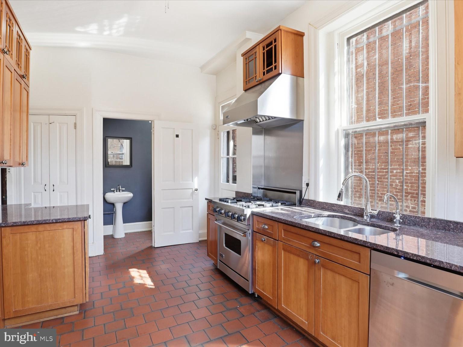 258 8th Street Southeast Washington, DC 20003 - Photo 14 of 24