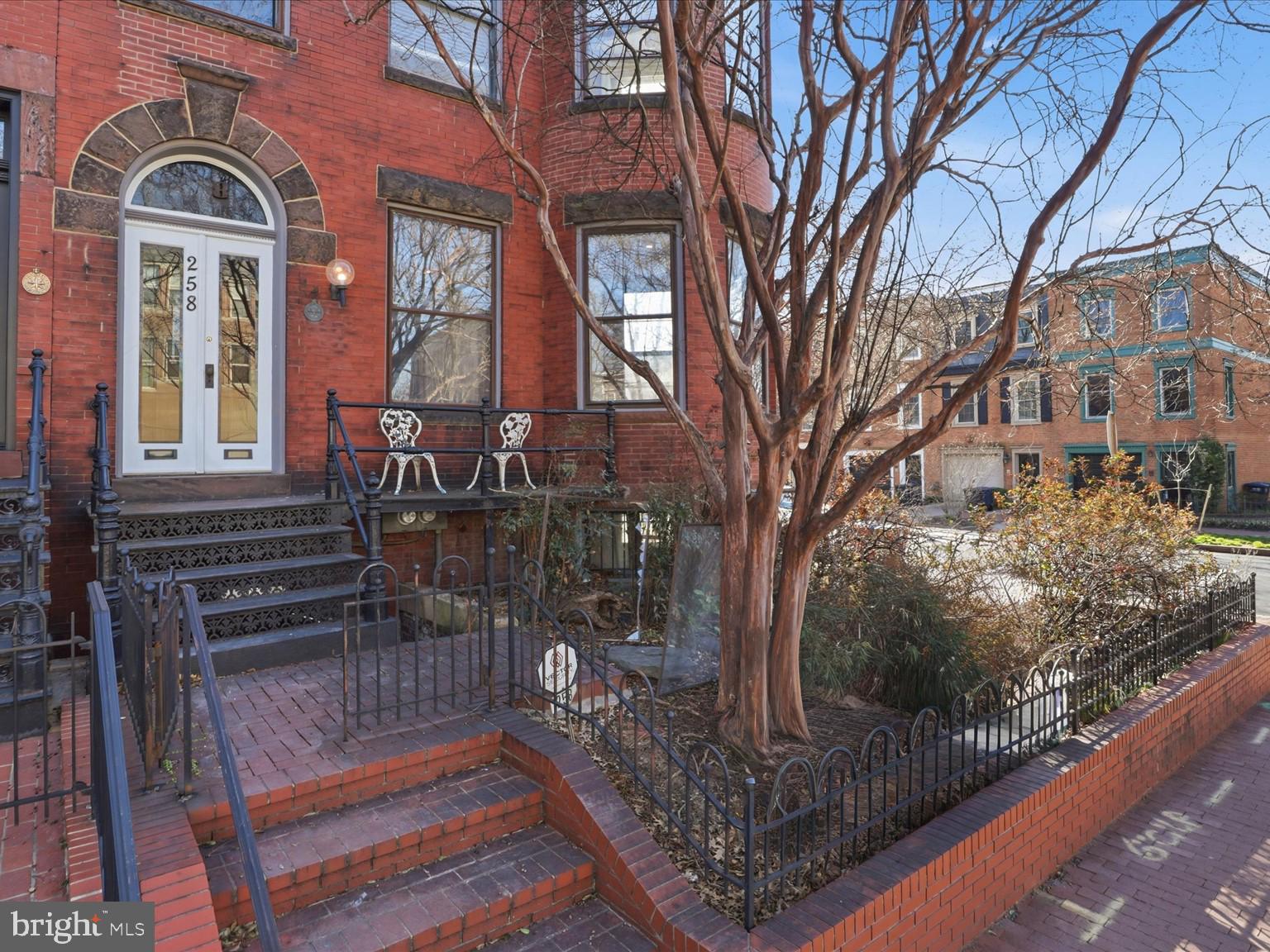 258 8th Street Southeast Washington, DC 20003 - Photo 4 of 24