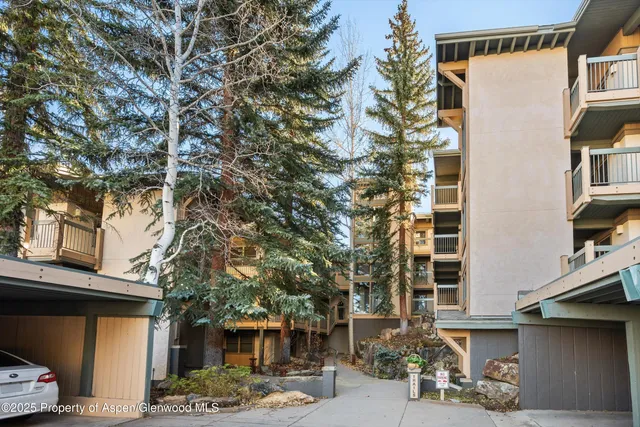 $3,650,000 | 855 Carriage Way, Unit 303, Snowmass Village, CO 81615