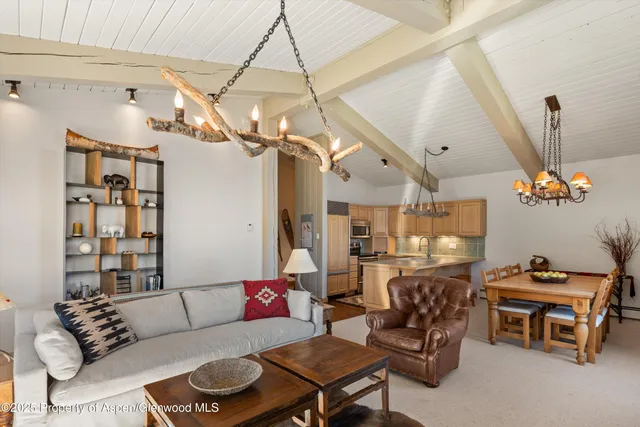 $3,650,000 | 855 Carriage Way, Unit 303, Snowmass Village, CO 81615