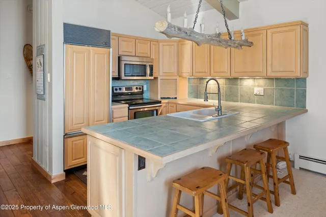 $3,650,000 | 855 Carriage Way, Unit 303, Snowmass Village, CO 81615