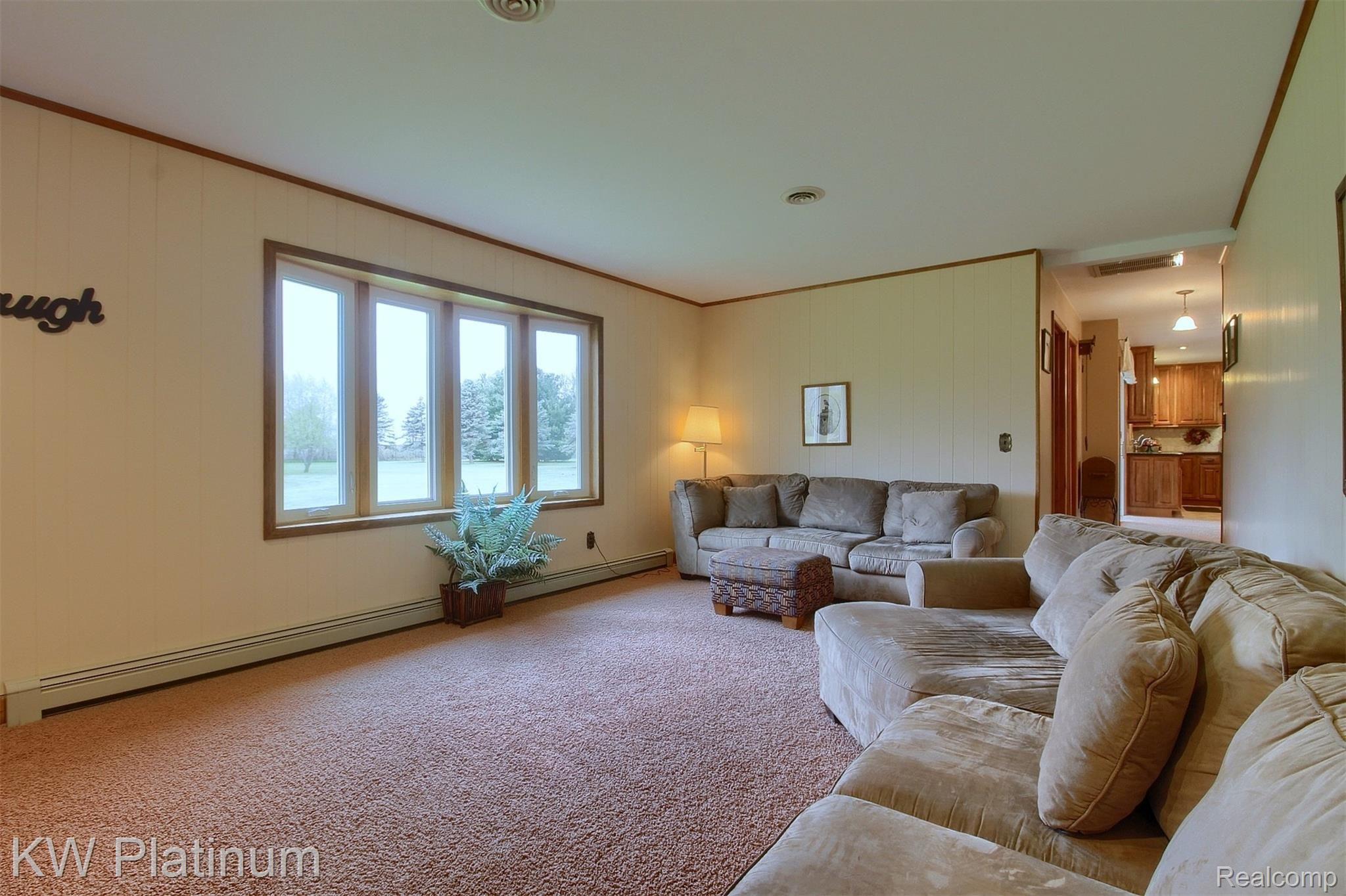 21100 Pratt Road Armada, MI 48005 - Photo 13 of 41 13-Family Room 3rd View.jpg