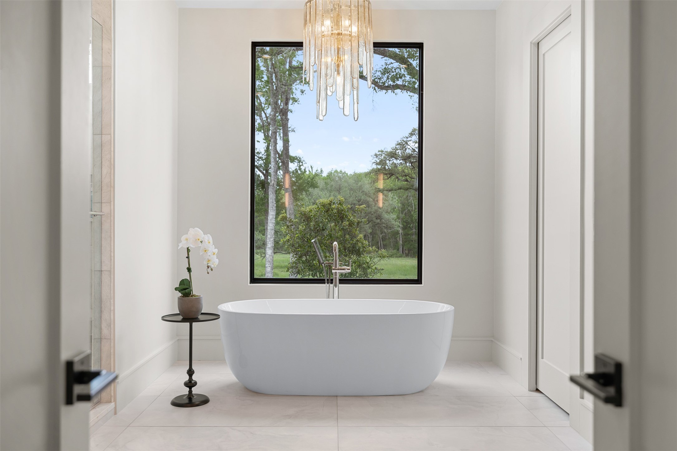770 South Weyand Road Round Top, TX 78954 - Photo 25 of 50 a view of a bathtub in a room