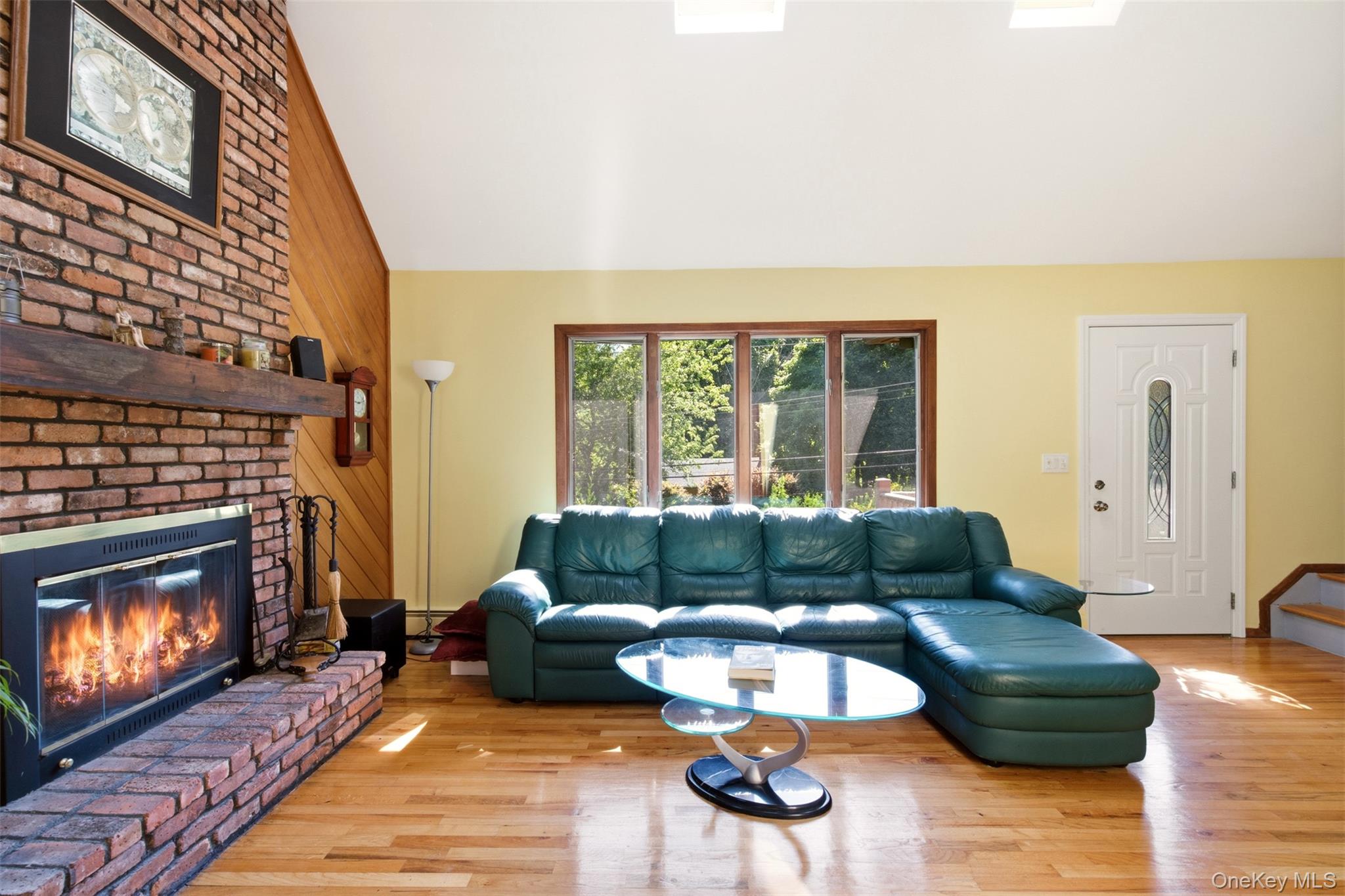 29 Vineyard Road Huntington, NY 11743 - Photo 4 of 35