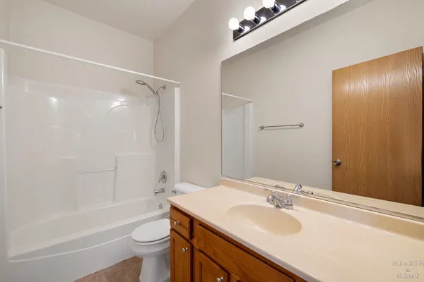 $2,500 | 1100 Ellsworth Drive, Grayslake, IL 60030